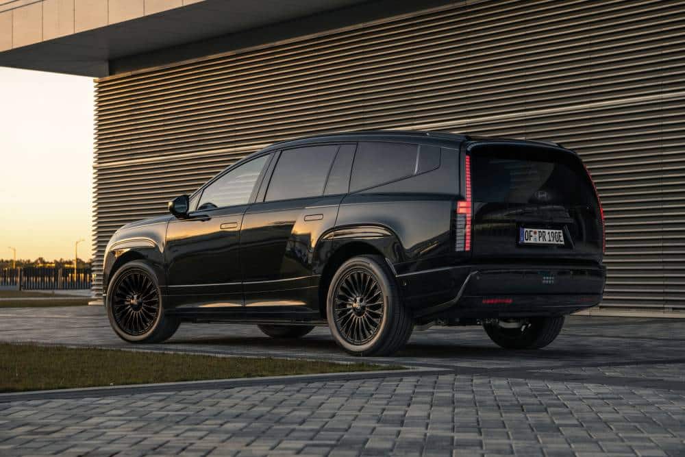 https://autogreeknews.gr/wp-content/uploads/2026/08/Ioniq9_Calligraphy_Black_Ink_03-1.jpg