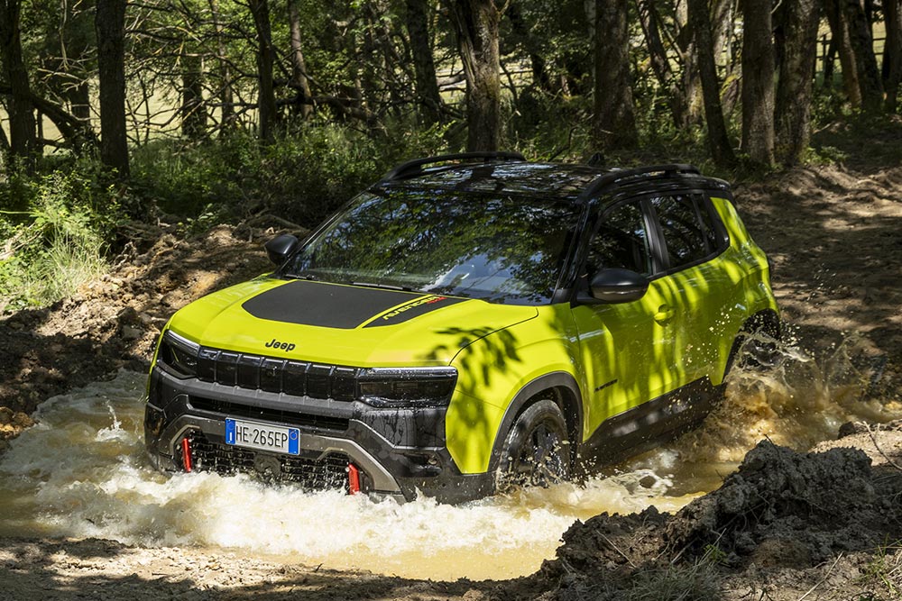 https://autogreeknews.gr/wp-content/uploads/2026/08/Jeep-Avenger-2026-12.jpg