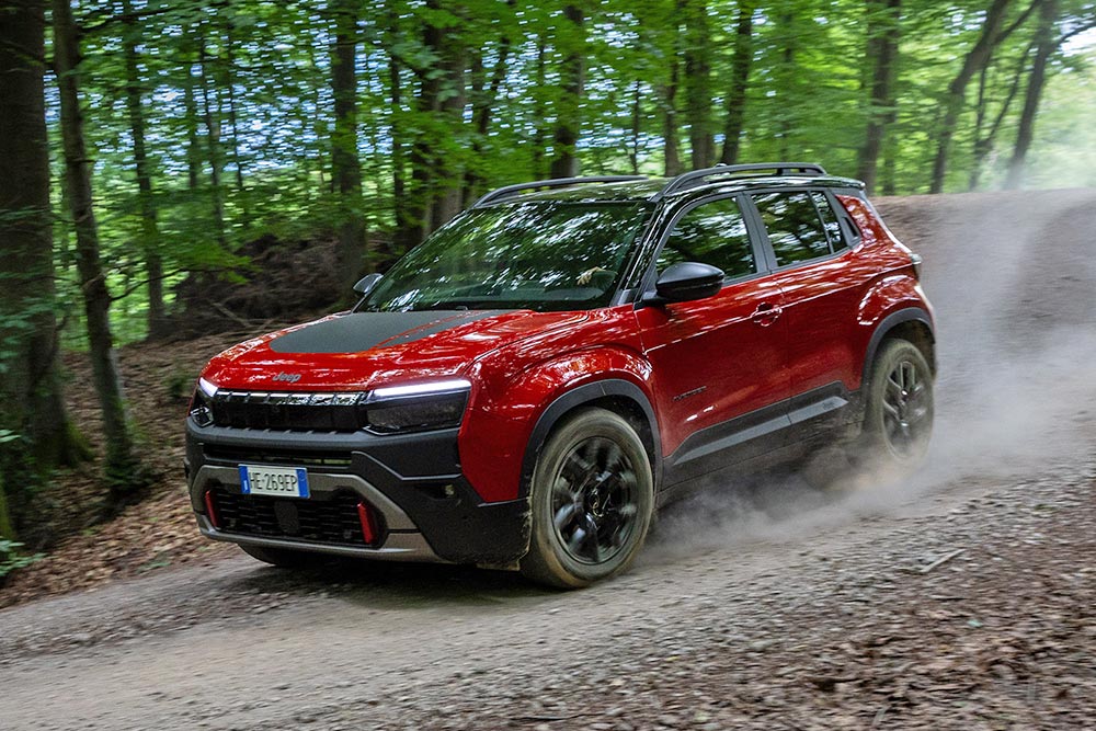 https://autogreeknews.gr/wp-content/uploads/2026/08/Jeep-Avenger-2026-9.jpg