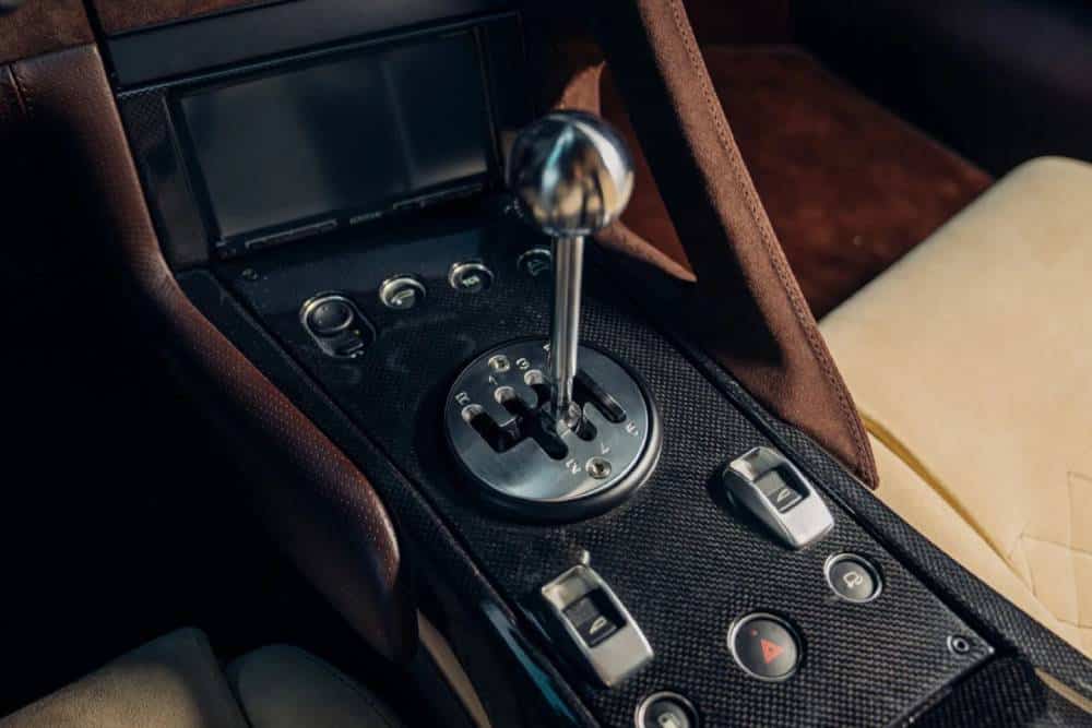 https://autogreeknews.gr/wp-content/uploads/2026/08/Lamborghini_Murcielago_SV_2010_manual-3.jpg