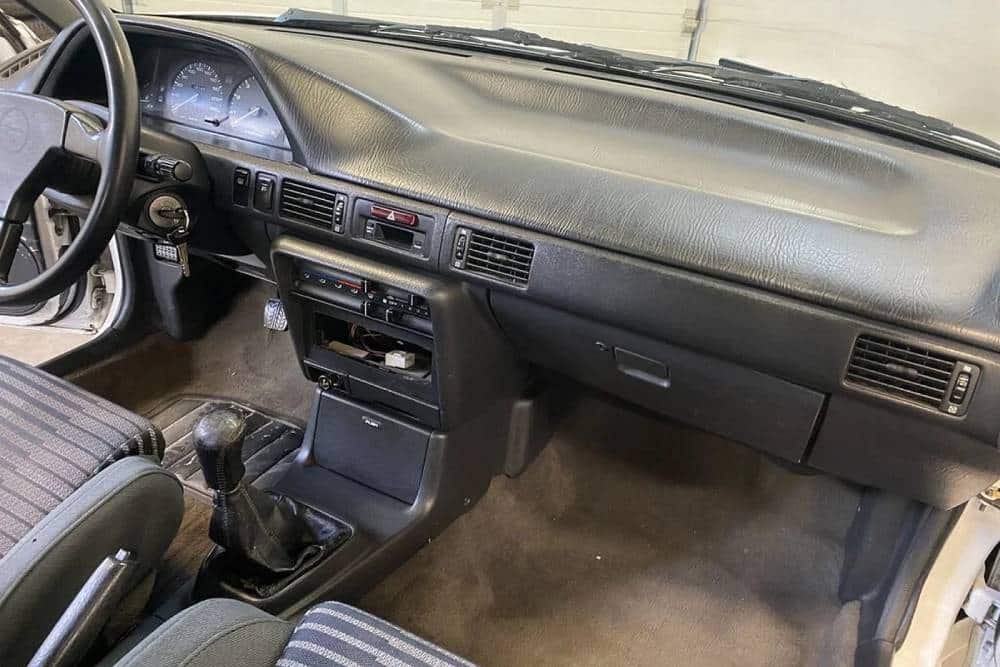 https://autogreeknews.gr/wp-content/uploads/2026/08/Mazda_323_GT-R_1992_for_sale-5.jpg