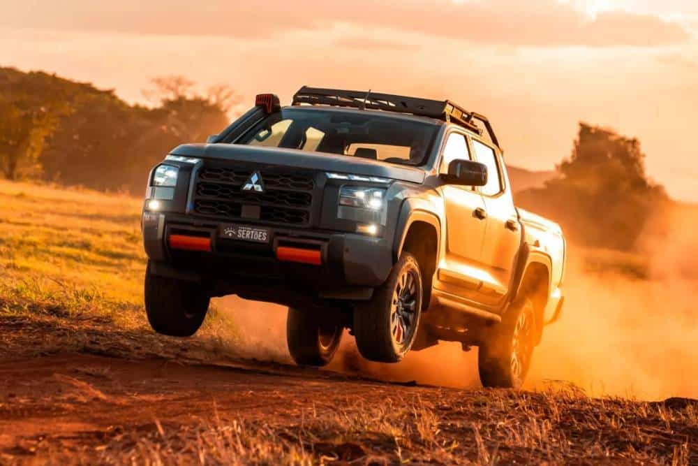 https://autogreeknews.gr/wp-content/uploads/2026/08/Mitsubishi-Triton-Savana-Sertoes-Brazil-3-2048x136-1.jpg