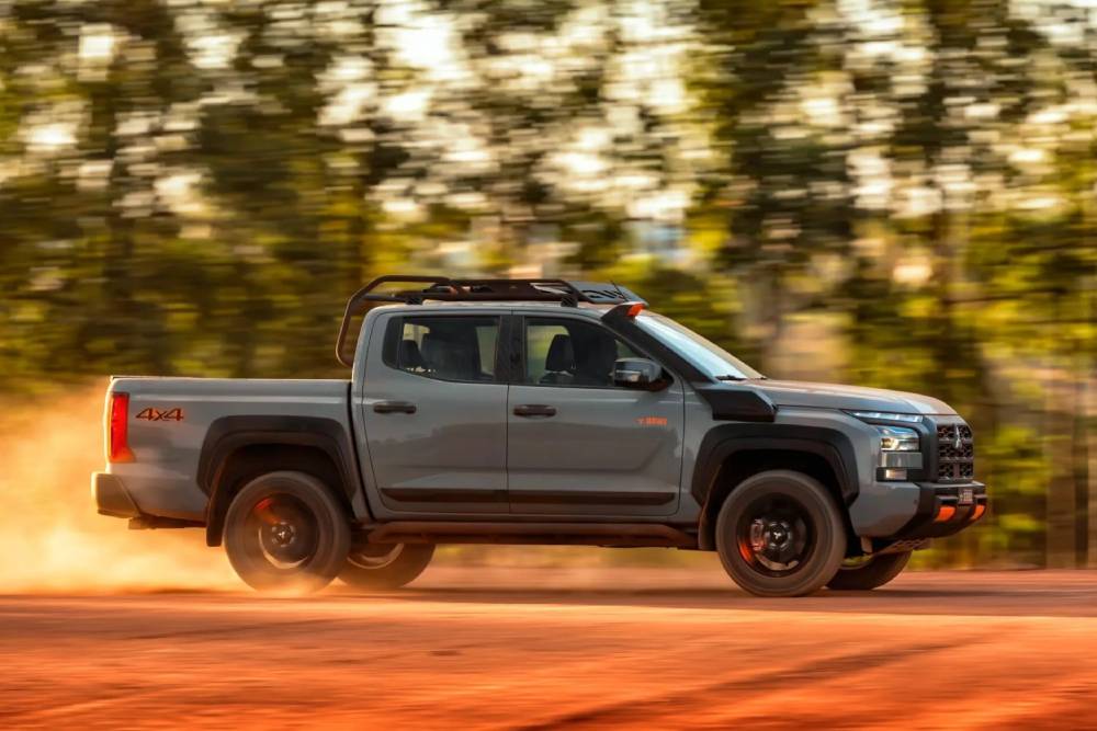 https://autogreeknews.gr/wp-content/uploads/2026/08/Mitsubishi-Triton-Savana-Sertoes-Brazil-6-2048x136-1.jpg