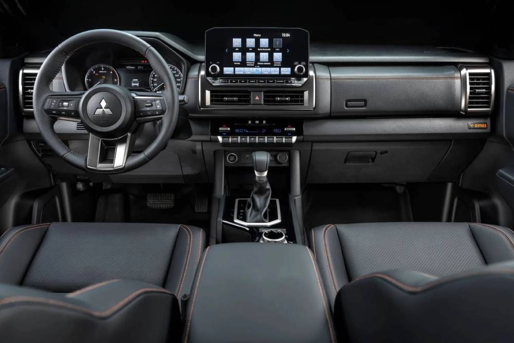 https://autogreeknews.gr/wp-content/uploads/2026/08/Mitsubishi-Triton-Savana-Sertoes-Brazil-9-2048x136-1.jpg