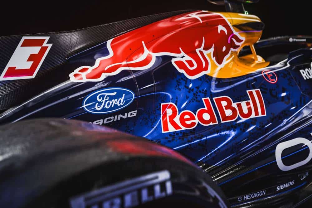 https://autogreeknews.gr/wp-content/uploads/2026/08/Oracle_Red_Bull_Racing_Red-Bull-Ford-Powertrains_05-1.jpg