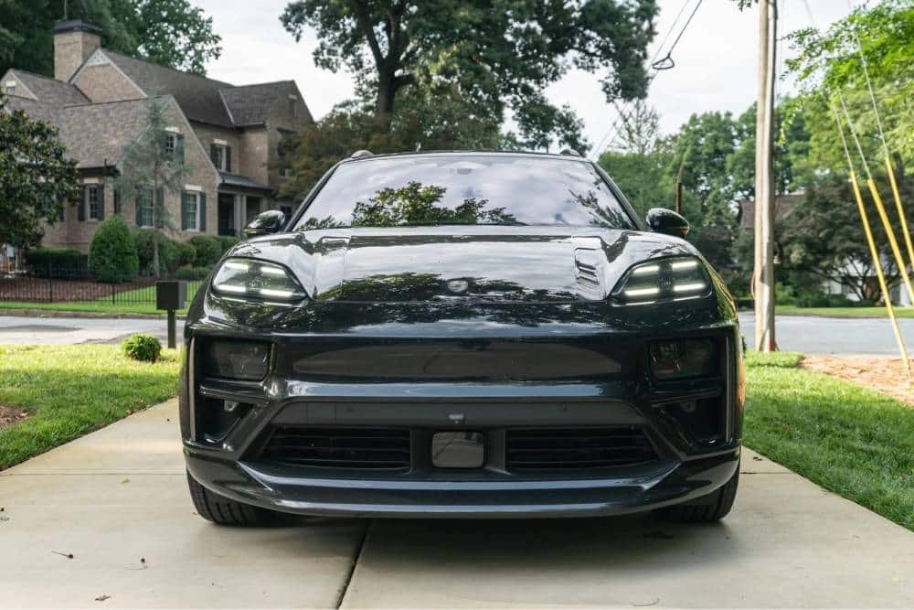 https://autogreeknews.gr/wp-content/uploads/2026/08/Porsche-Macan-Turbo-Electric-Auction-1.jpg