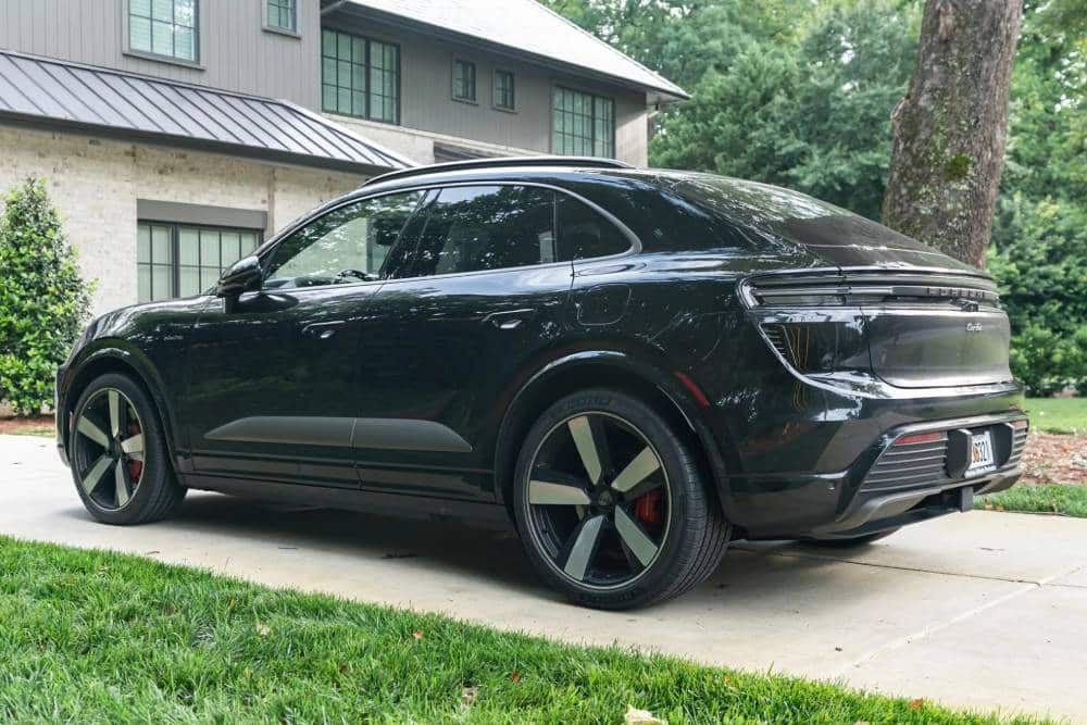 https://autogreeknews.gr/wp-content/uploads/2026/08/Porsche-Macan-Turbo-Electric-Auction-8.jpg