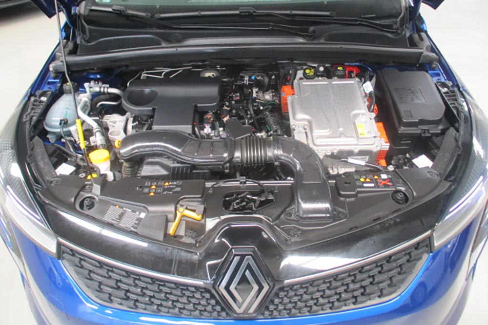 Renault Clio Hybrid με 3.000 χλμ. πωλείται 5.000 ευρώ κάτω