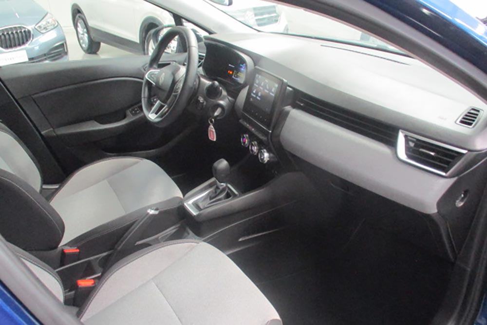 https://autogreeknews.gr/wp-content/uploads/2026/08/Renault-Clio-E-Tech-2025-used-7.jpg