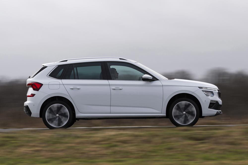 https://autogreeknews.gr/wp-content/uploads/2026/08/Skoda-Kamiq-side.jpg