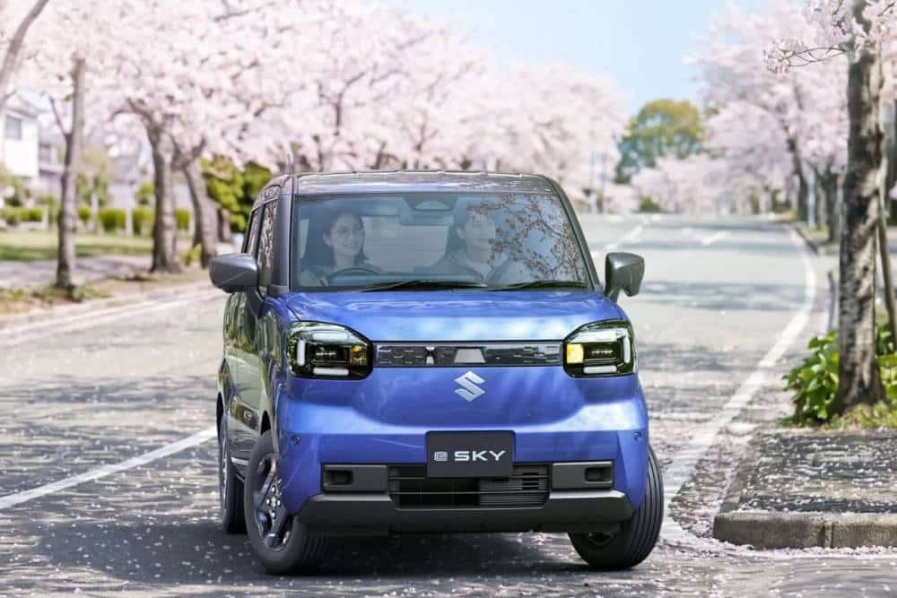 https://autogreeknews.gr/wp-content/uploads/2026/08/Suzuki-e-SKY-1-2048x1290-1.jpg