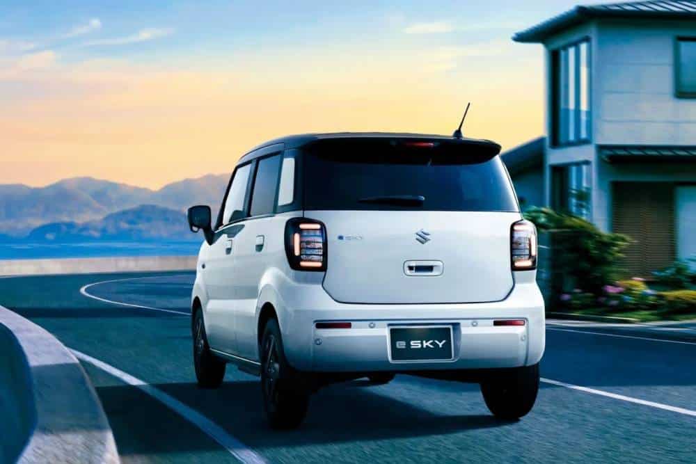 https://autogreeknews.gr/wp-content/uploads/2026/08/Suzuki-e-SKY-3-2048x1290-1.jpg