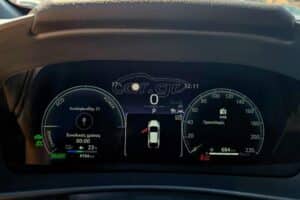 Toyota-C-HR-PHEV-2026-used-3