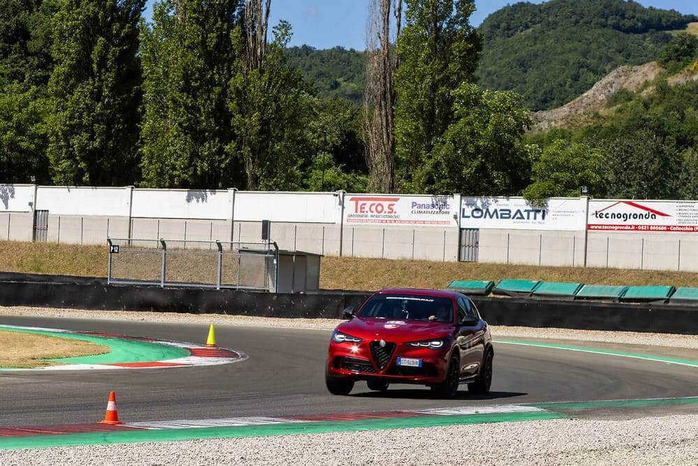 https://autogreeknews.gr/wp-content/uploads/2026/08/alfa-romeo-driving-academy-6.jpg