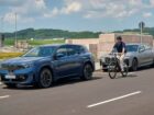 Η BMW δεν αφήνει να ανοίξεις την πόρτα αν έρχεται ποδηλάτης