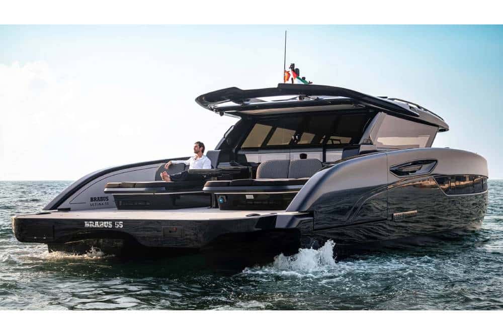 https://autogreeknews.gr/wp-content/uploads/2026/08/brabus-ultima-55-luxuskatamaran-2026.jpg