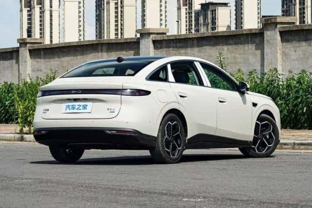 https://autogreeknews.gr/wp-content/uploads/2026/08/byd-seal-06-04.jpg