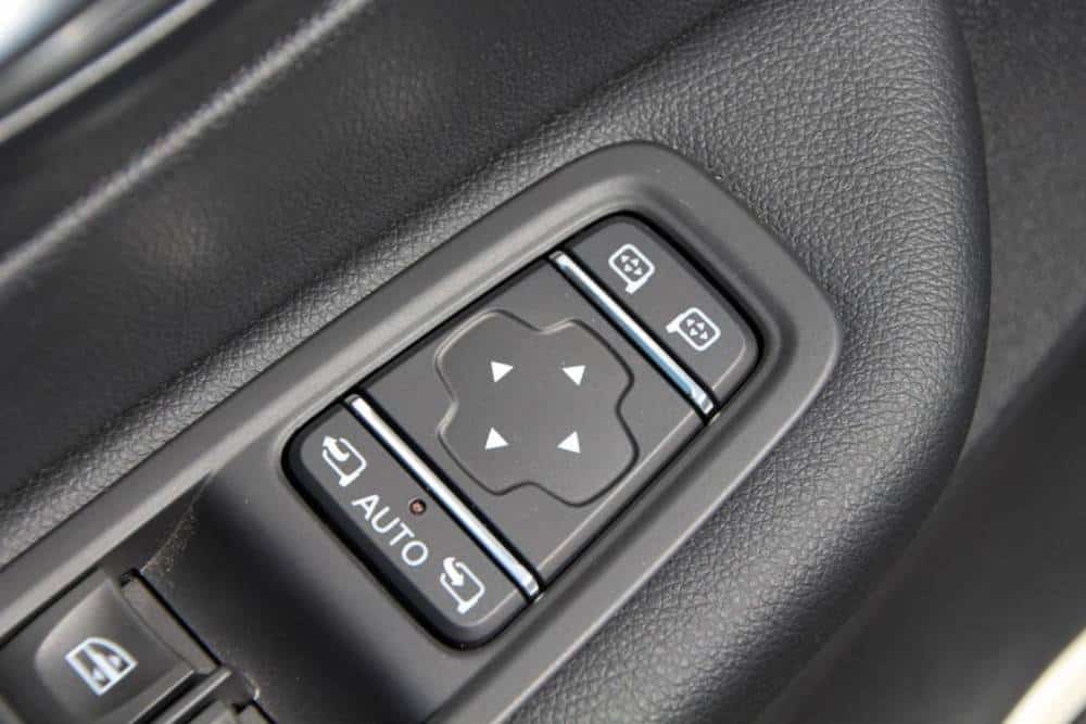 https://autogreeknews.gr/wp-content/uploads/2026/08/electric-mirrors-2-1.jpg