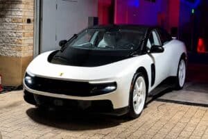 Οφθαλμίατρος έδωσε 40 εκατ. για τη Ferrari Luce!