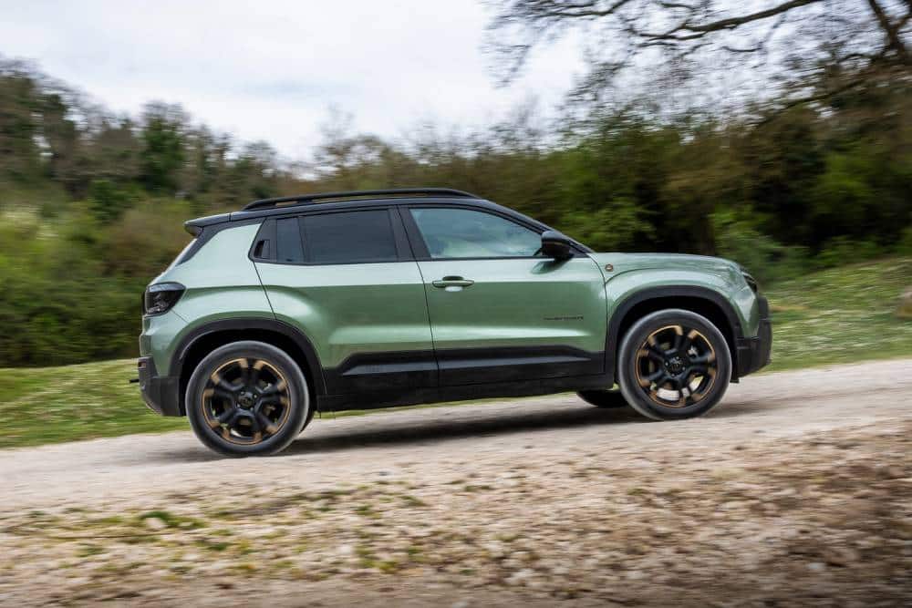 https://autogreeknews.gr/wp-content/uploads/2026/08/jeep-avenger-argentina-8.jpg