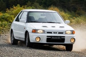 Το Mazda 323 που έγινε GT-R και τώρα κοστίζει μια περιουσία