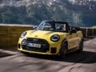Νέο MINI JCW Cabrio για κορυφαίες επιδόσεις με ανοιχτή οροφή