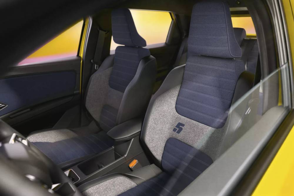 https://autogreeknews.gr/wp-content/uploads/2026/08/new-renault-5-e-tech-electric-3.jpg