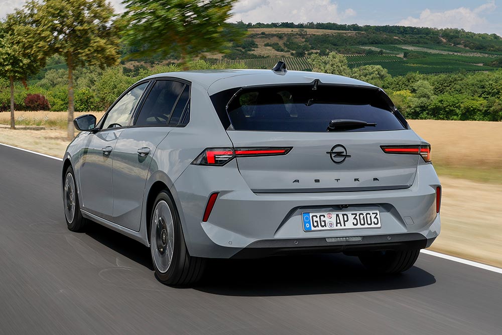 https://autogreeknews.gr/wp-content/uploads/2026/08/opel-astra-2026-2.jpg