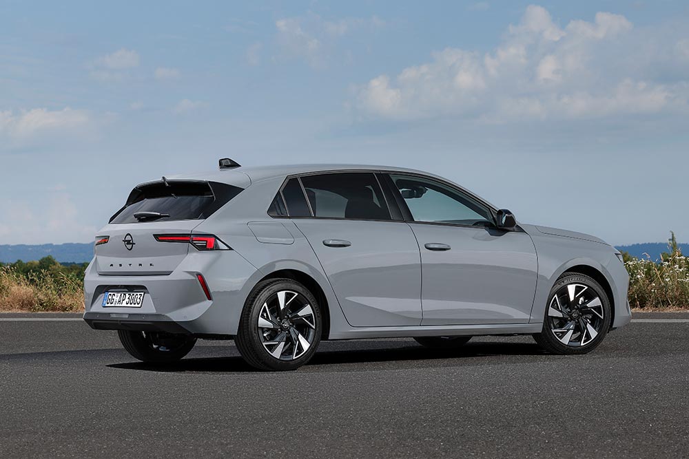https://autogreeknews.gr/wp-content/uploads/2026/08/opel-astra-2026-5.jpg