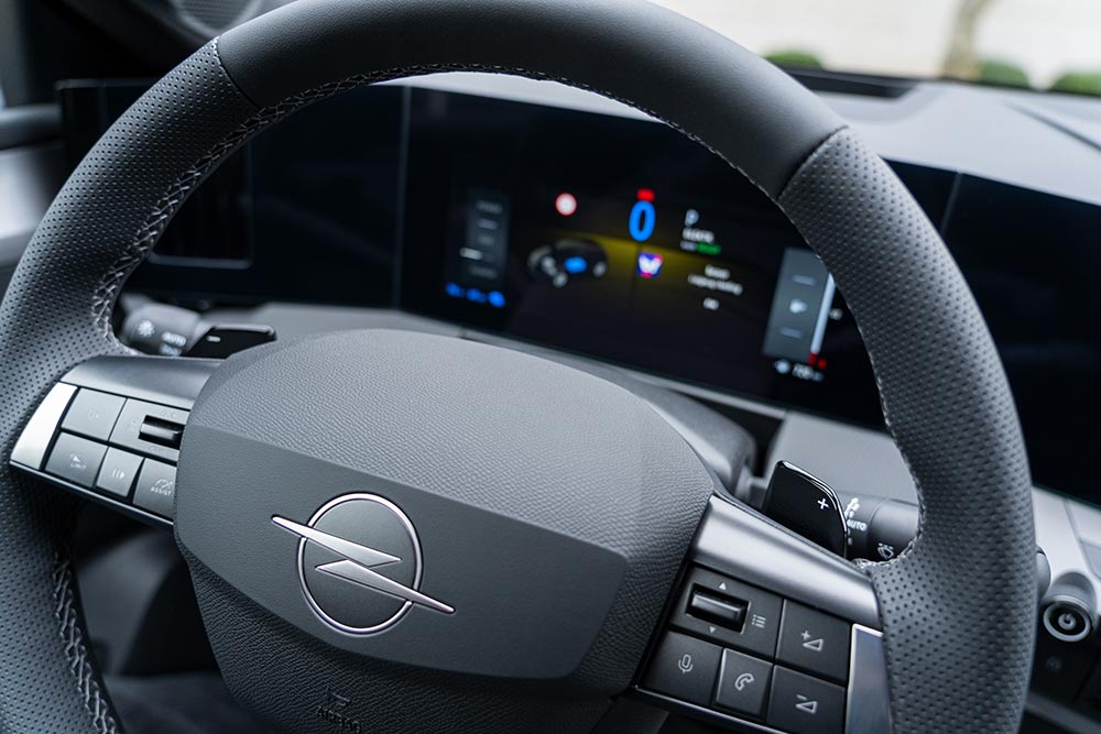 https://autogreeknews.gr/wp-content/uploads/2026/08/opel-astra-2026-7.jpg