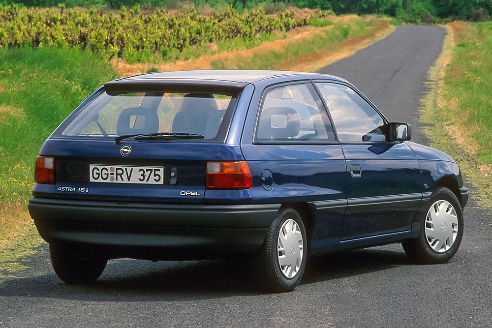 https://autogreeknews.gr/wp-content/uploads/2026/08/opel-astra-f-2.jpg