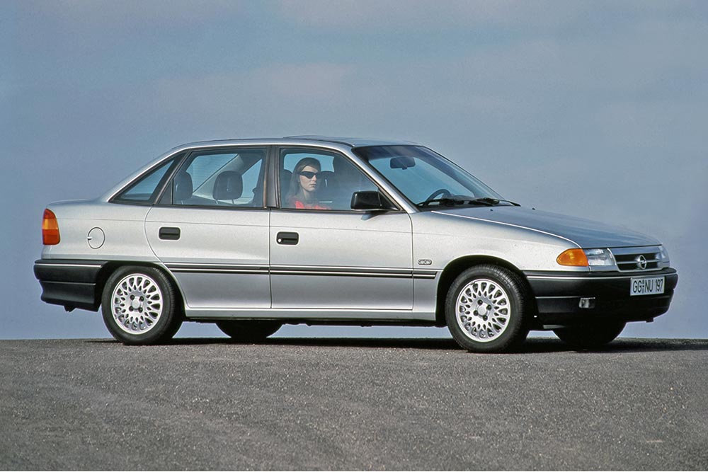 https://autogreeknews.gr/wp-content/uploads/2026/08/opel-astra-f-3.jpg