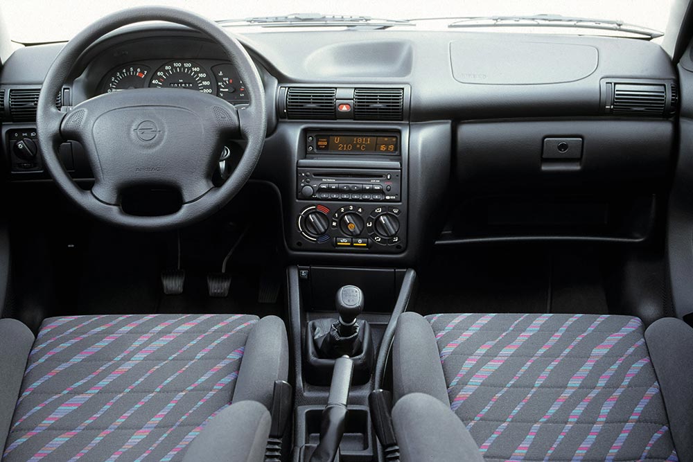 https://autogreeknews.gr/wp-content/uploads/2026/08/opel-astra-f-6a.jpg