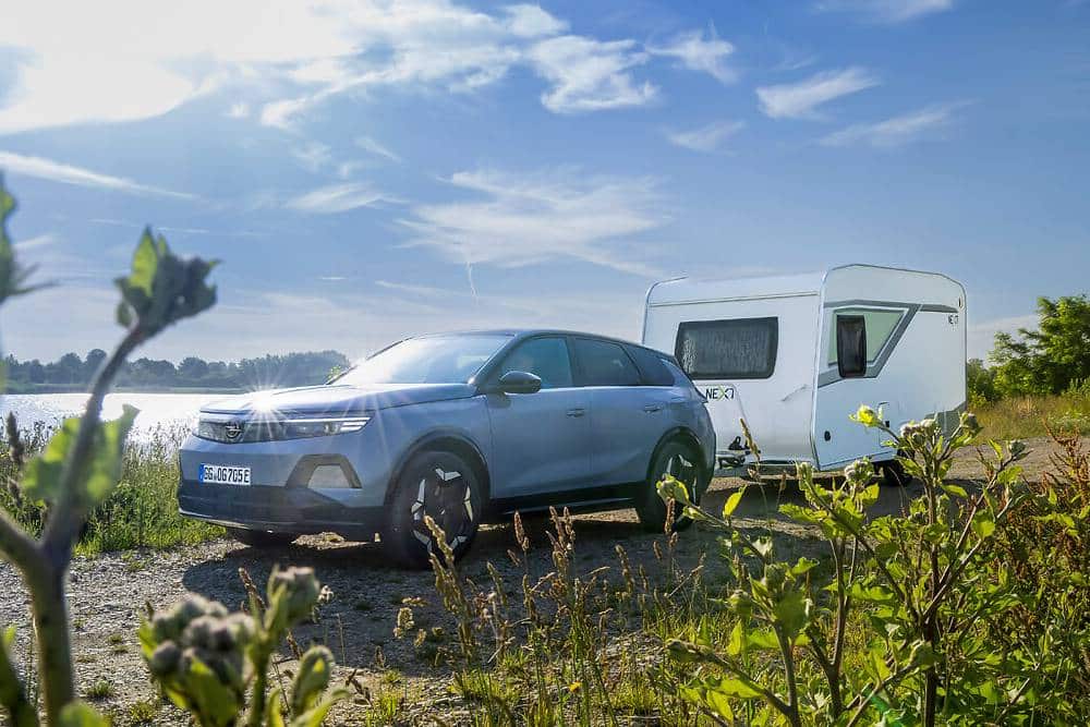 https://autogreeknews.gr/wp-content/uploads/2026/08/opel-grandland-electric-awd-pulling-power-1.jpg