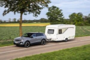Το Opel Grandland Electric AWD τραβάει όλο το καλοκαιρινό «ζόρι»