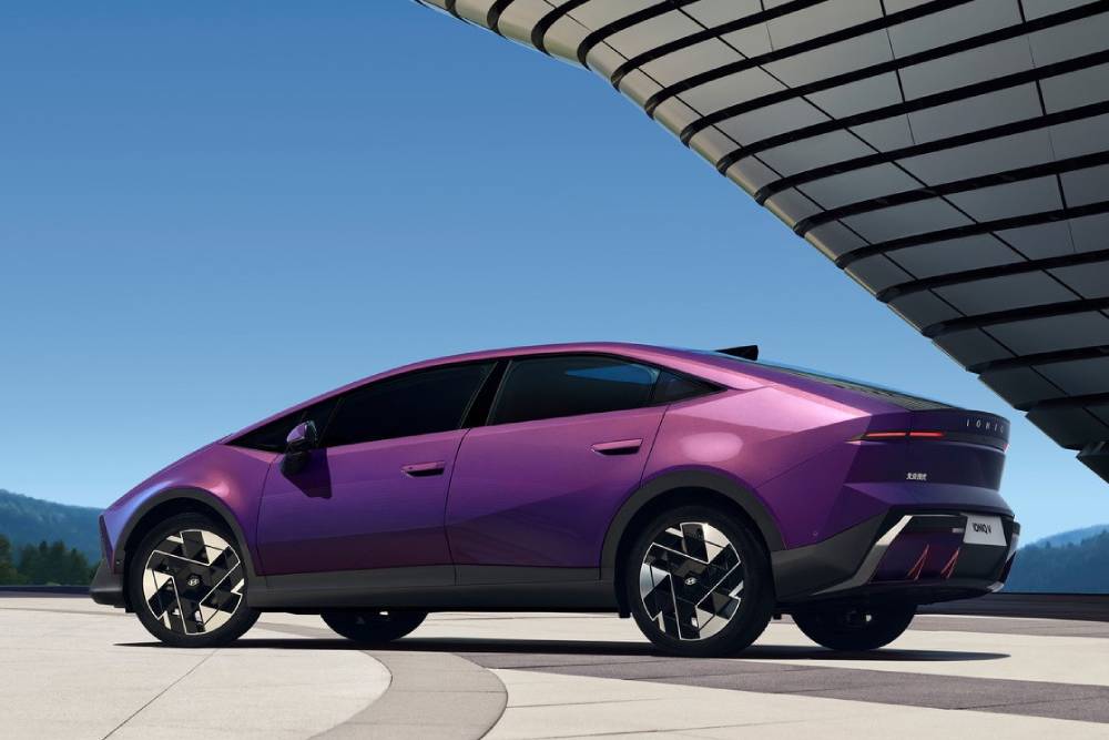 https://autogreeknews.gr/wp-content/uploads/2026/08/production-hyundai-ioniq-v-08.jpg
