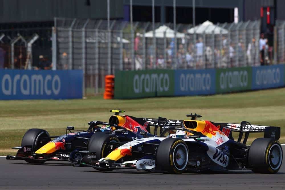 https://autogreeknews.gr/wp-content/uploads/2026/08/red-bull-vs-racing-bulls-03.jpg
