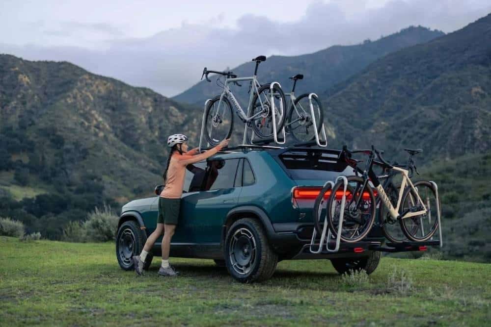 https://autogreeknews.gr/wp-content/uploads/2026/08/rivian-r3x-1-1.jpg