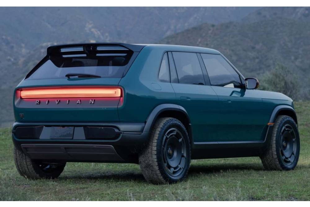 https://autogreeknews.gr/wp-content/uploads/2026/08/rivian-r3x-3.jpg