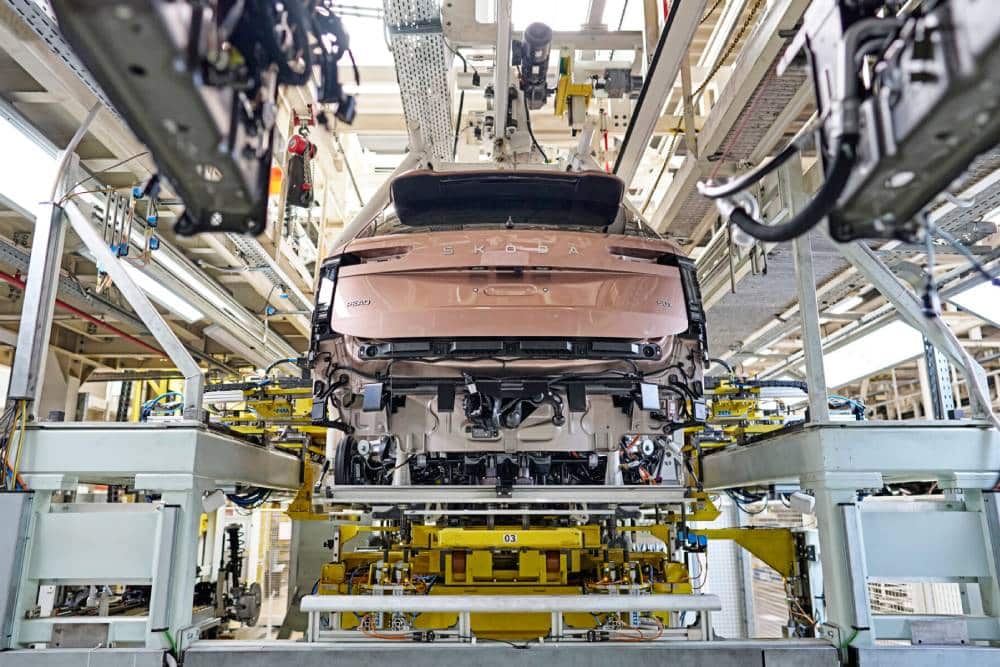 https://autogreeknews.gr/wp-content/uploads/2026/08/skoda-peak-assembly-line-2.jpg