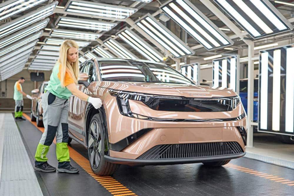 https://autogreeknews.gr/wp-content/uploads/2026/08/skoda-peak-assembly-line-6.jpg