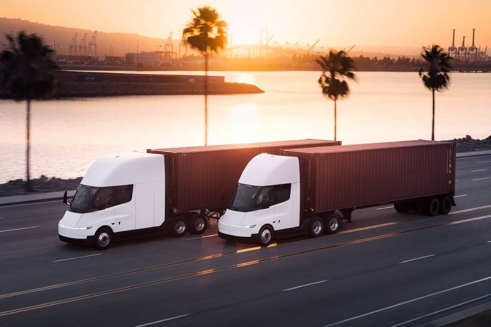 https://autogreeknews.gr/wp-content/uploads/2026/08/tesla-semi-europe-02.jpg