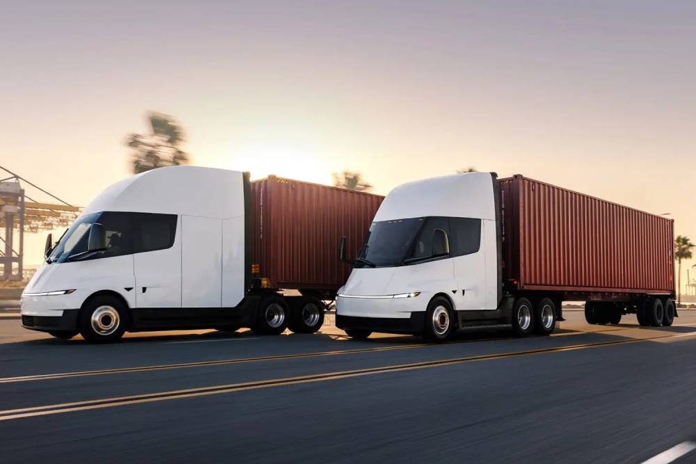 https://autogreeknews.gr/wp-content/uploads/2026/08/tesla-semi-europe-03.jpg