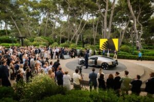 Audi presents its first supercar with a high-performance hybrid