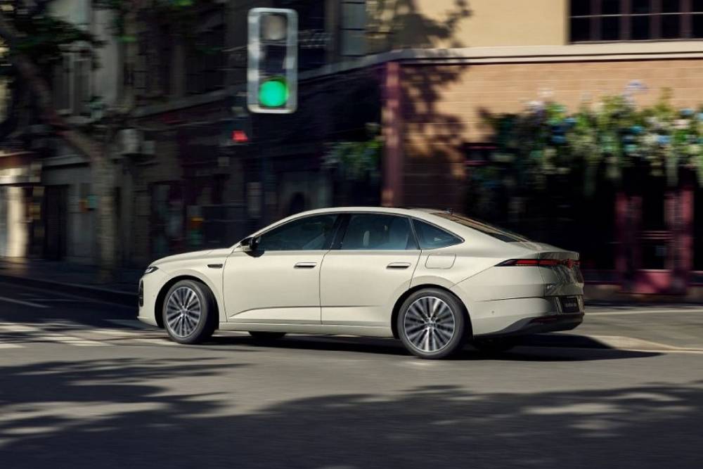 https://autogreeknews.gr/wp-content/uploads/2026/08/vw-id.-era-es5.jpg