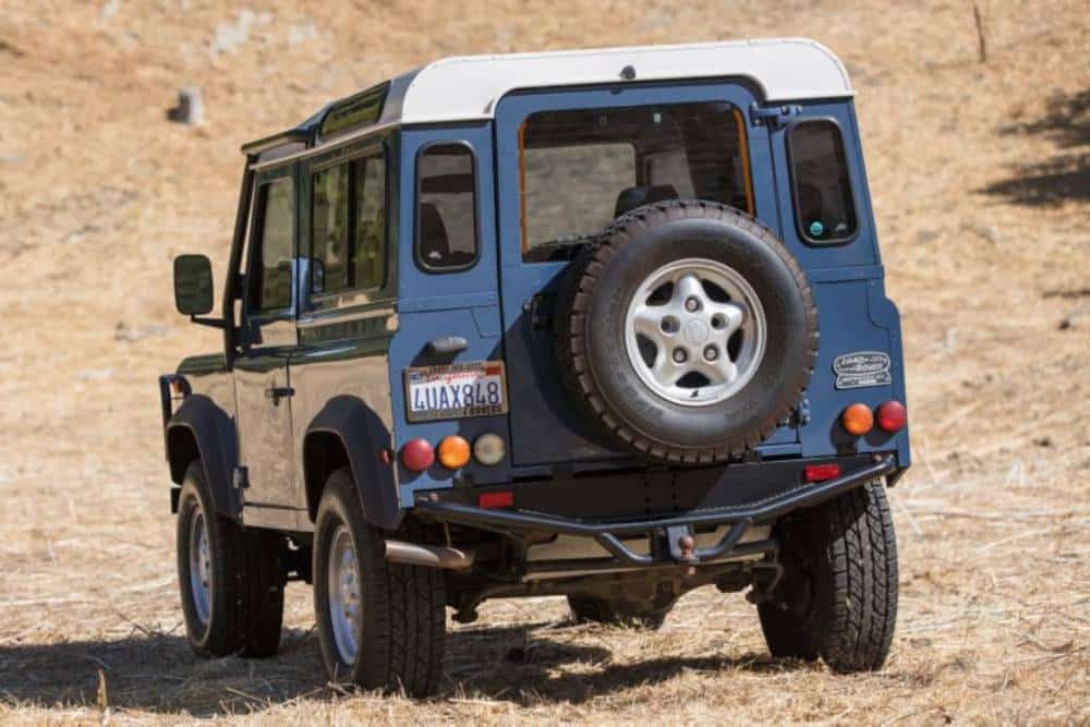 https://autogreeknews.gr/wp-content/uploads/2026/09/1997_land-rover_defender-90-nas_1997_land_rover_de-2.jpg