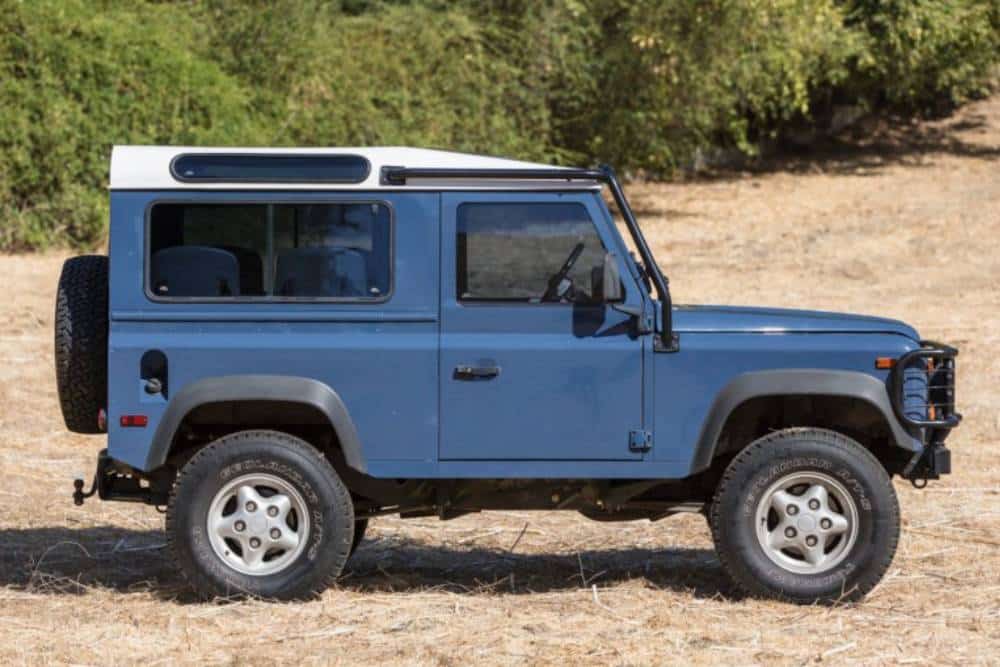 https://autogreeknews.gr/wp-content/uploads/2026/09/1997_land-rover_defender-90-nas_1997_land_rover_de-3.jpg
