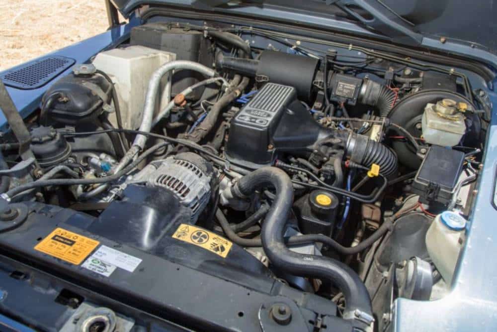 https://autogreeknews.gr/wp-content/uploads/2026/09/1997_land-rover_defender-90-nas_1997_land_rover_de-6.jpg