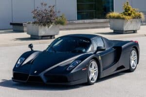 Στο σφυρί η μοναδική Ferrari Enzo σε ματ μαύρο χρώμα