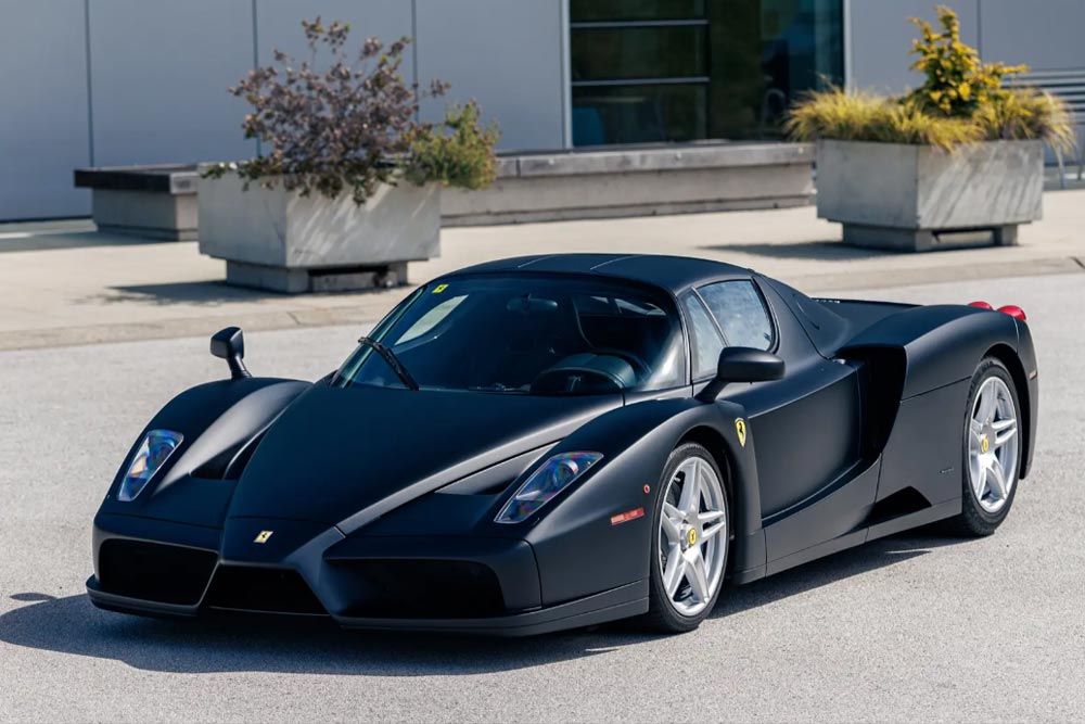 Στο σφυρί η μοναδική Ferrari Enzo σε ματ μαύρο χρώμα